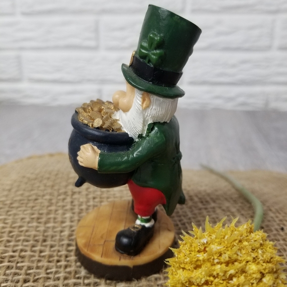 Wee Folk Leprechaun With Pot Of Gold Decor - Picture 4 of 6
